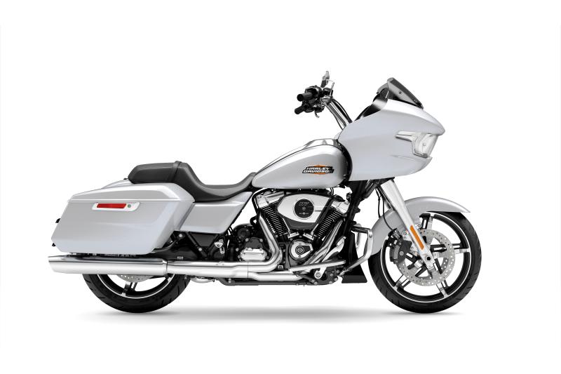 Moto Harley-Davidson Road Glide / fini chrome 2024
