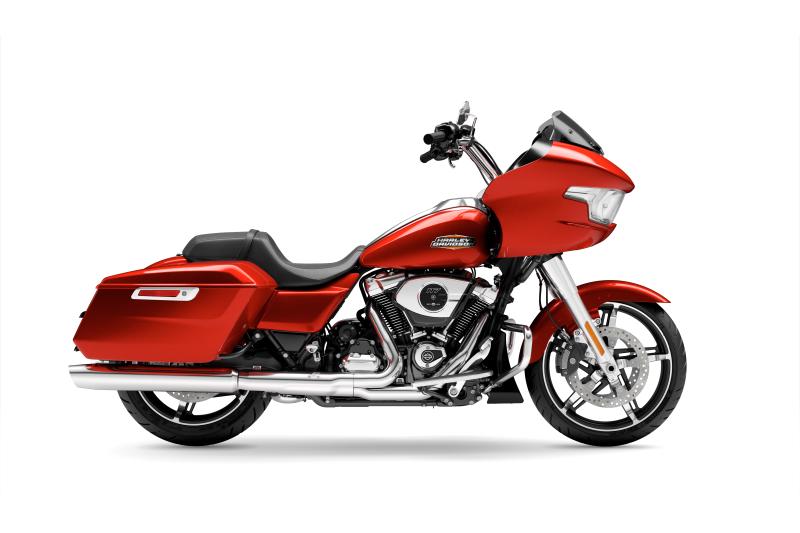 Moto Harley-Davidson Road Glide / fini chrome 2024