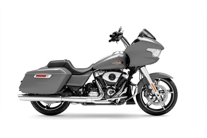 Moto Harley-Davidson Road Glide / fini chrome 2024