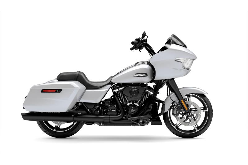 Moto Harley-Davidson Road Glide / fini noir 2024