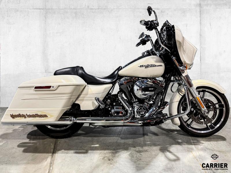 Moto Harley-Davidson STREET GLIDE SPECIAL 2015